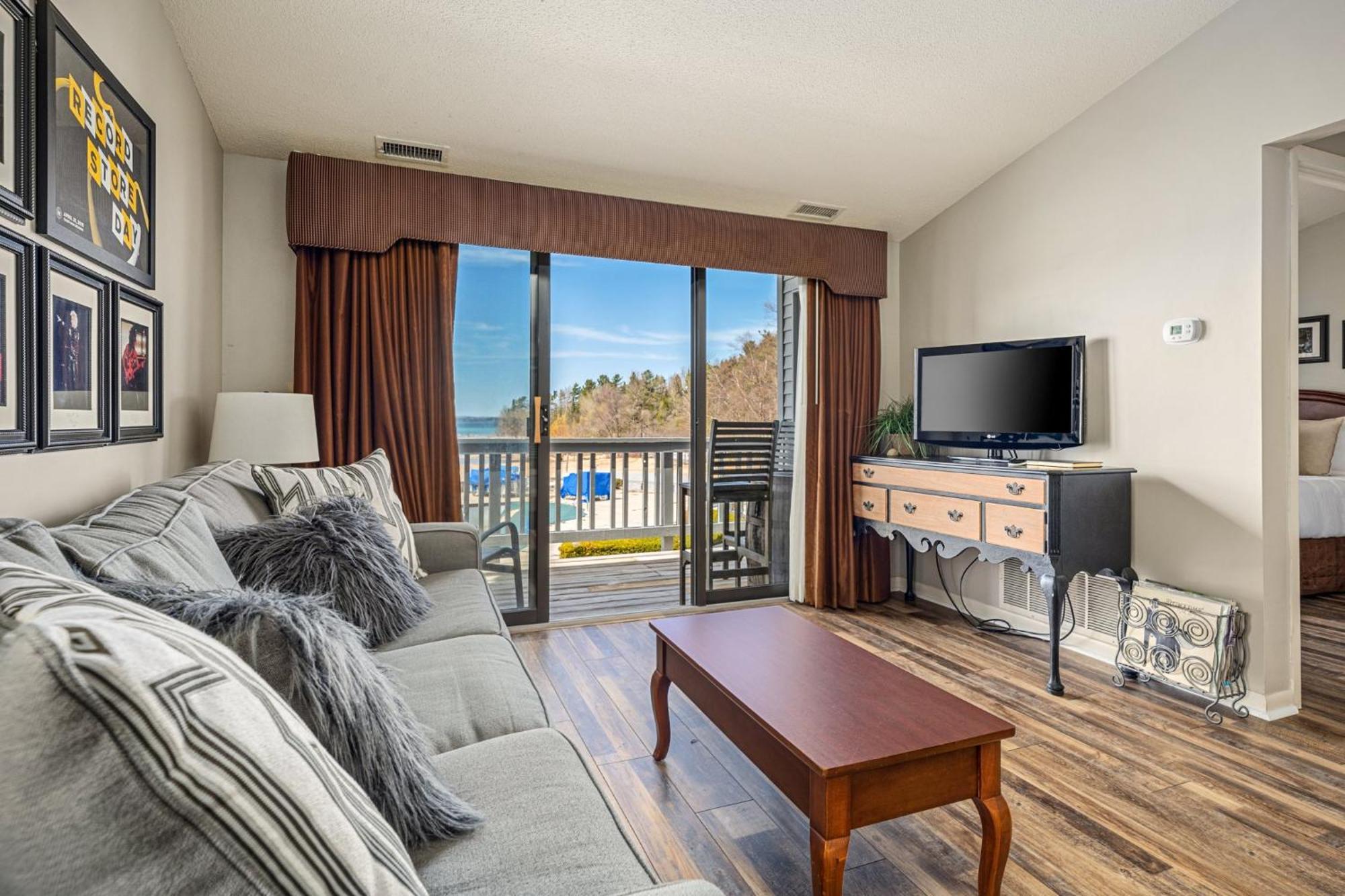 Stunning Views At The Shores *