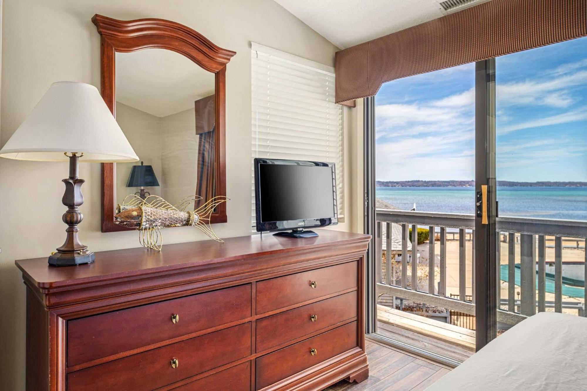 Apartment Stunning Views At The Shores