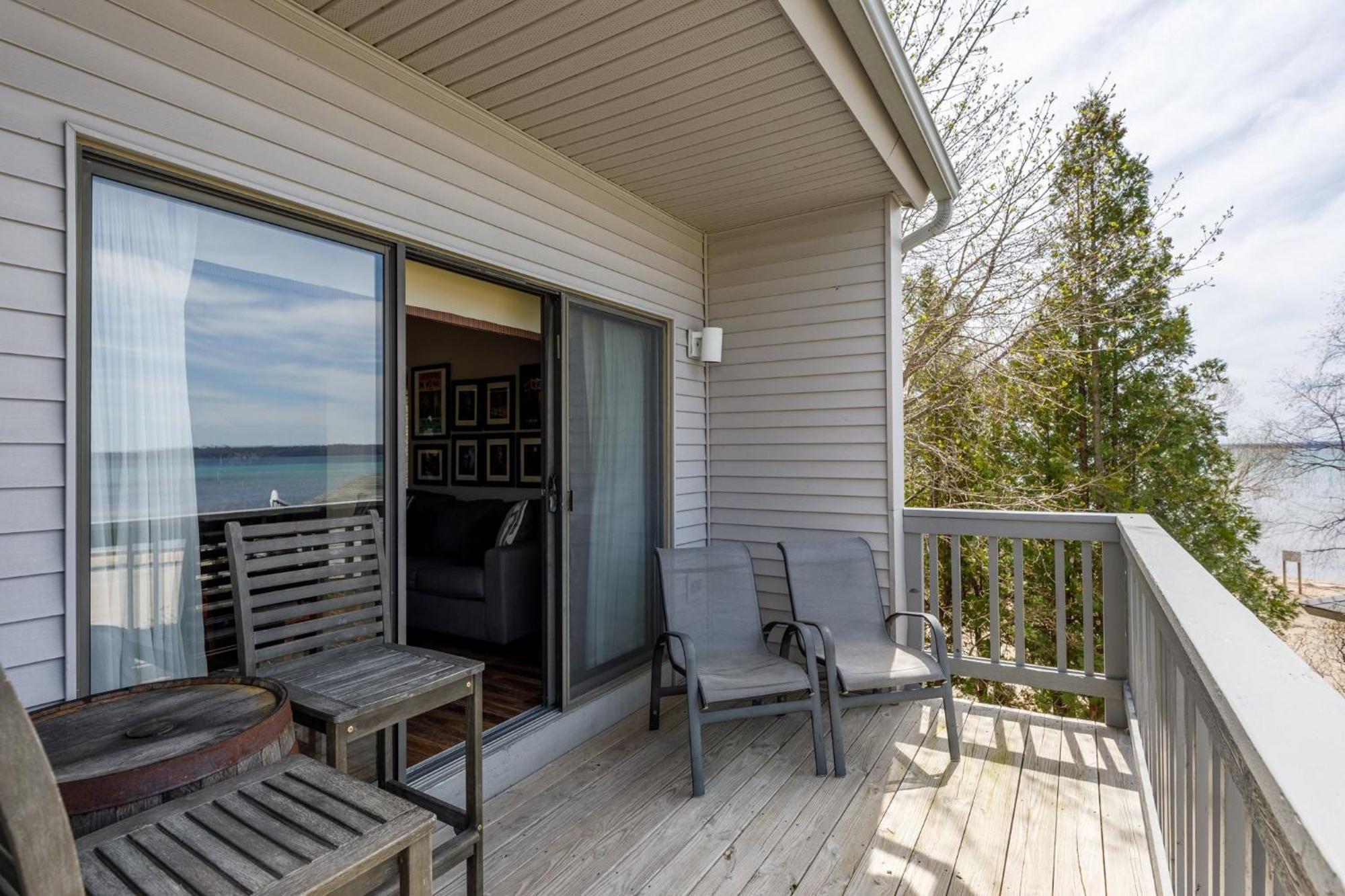 Apartment Stunning Views At The Shores Traverse City