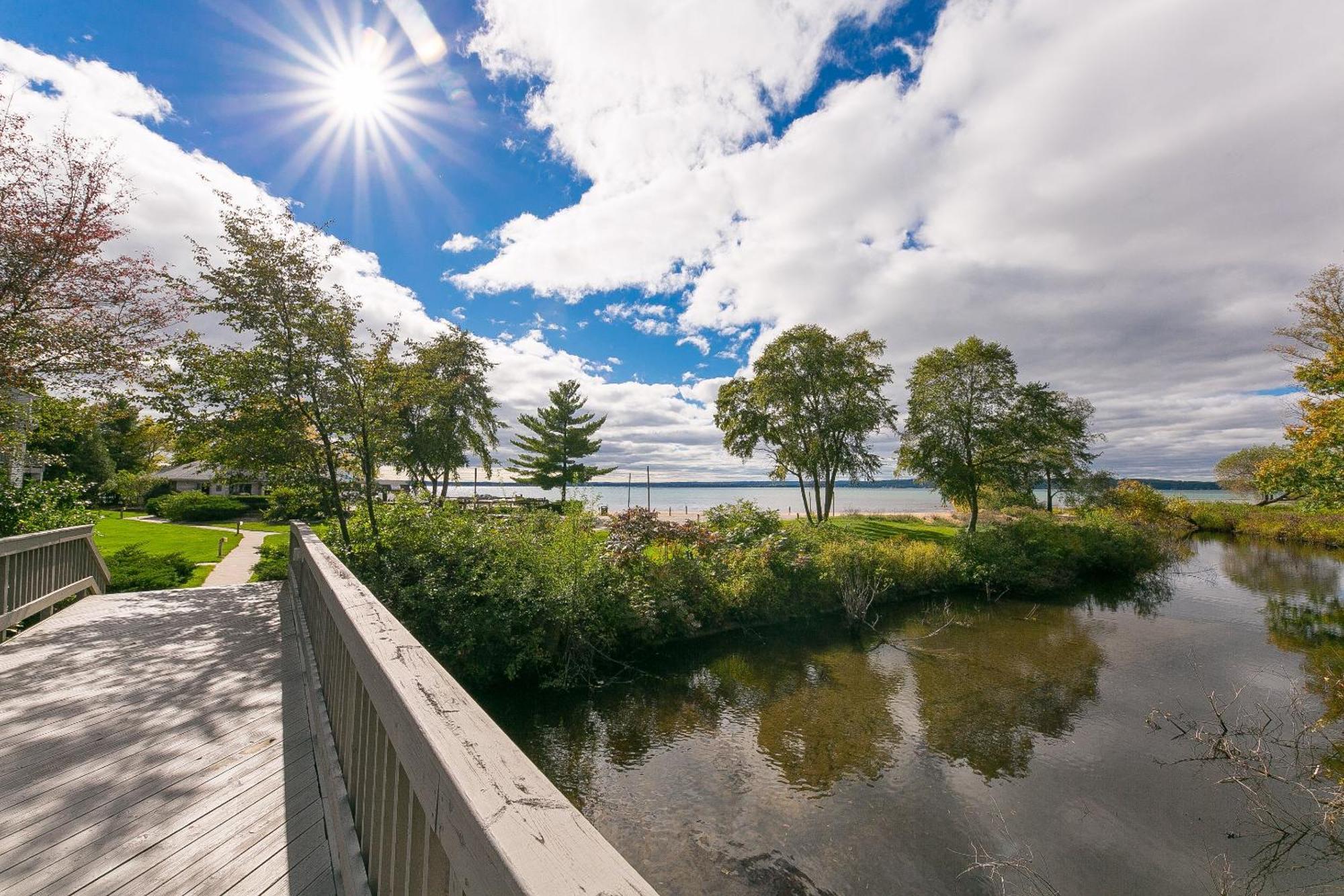 Stunning Views At The Shores Apartment *
