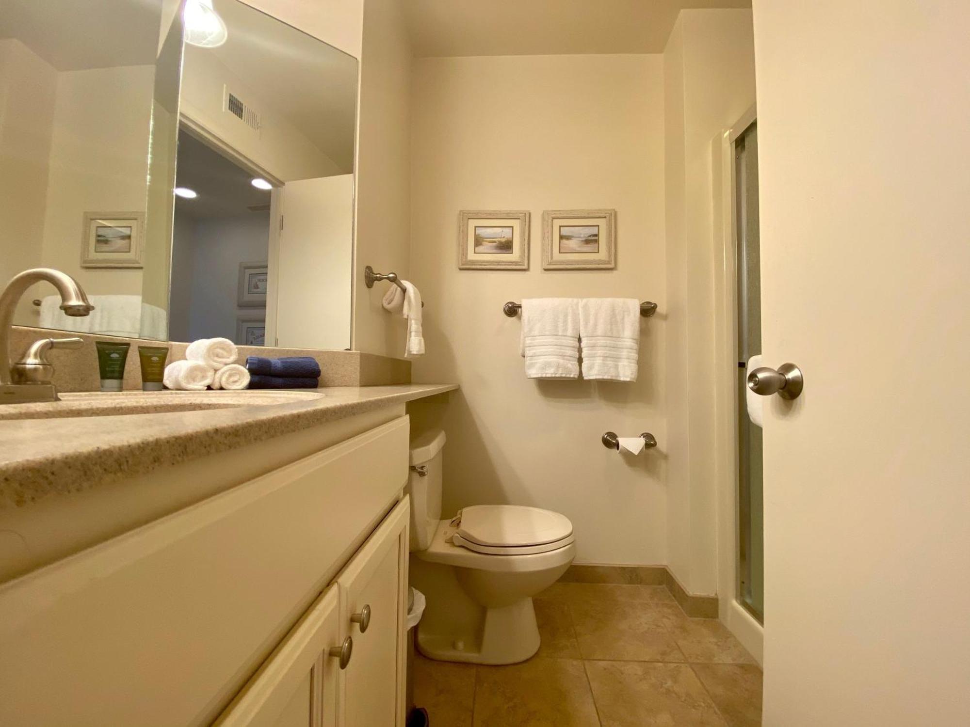 Gorgeous View Deluxe At The Shores Apartment