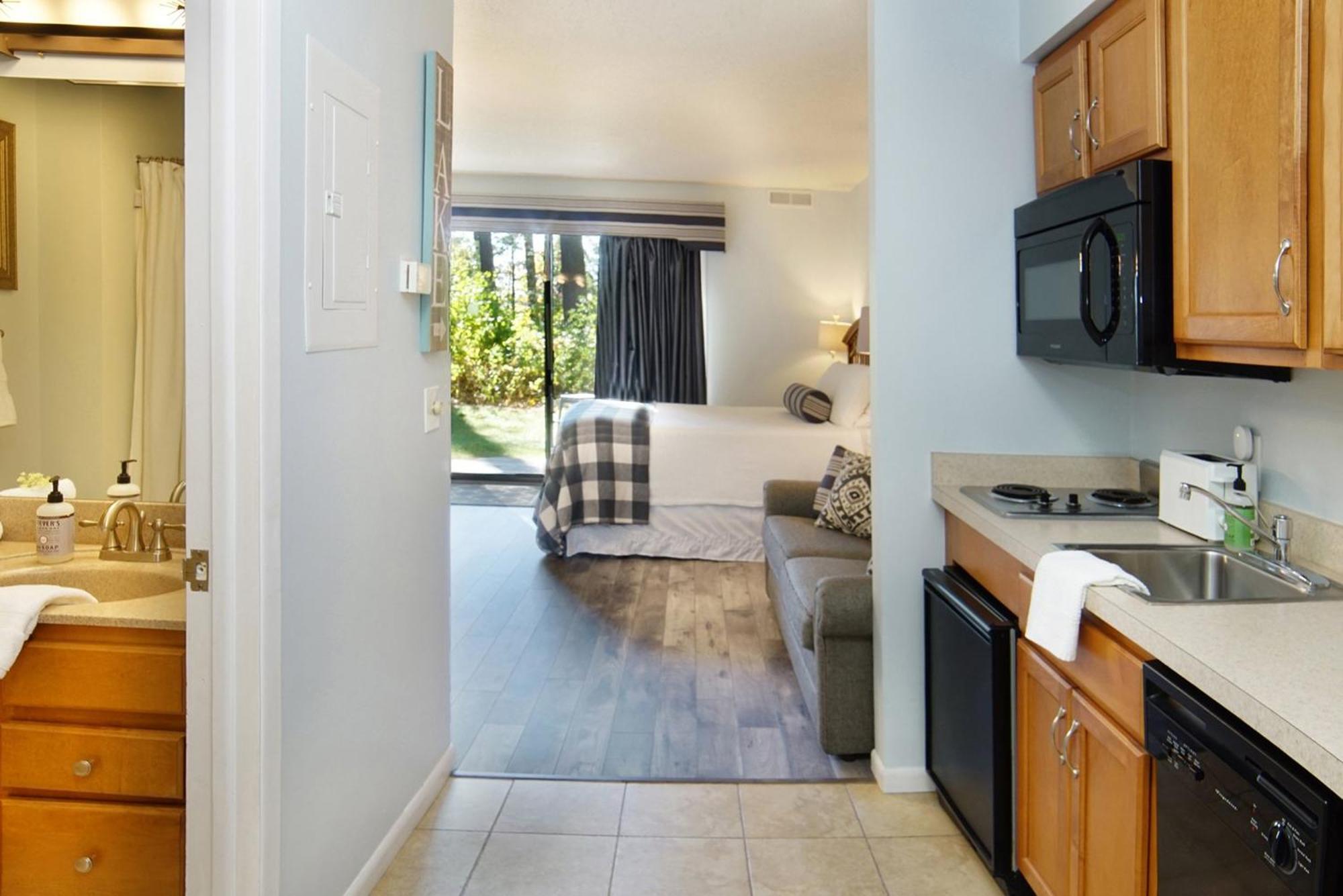 Grand Traverse Bay Waterfront Apartment *