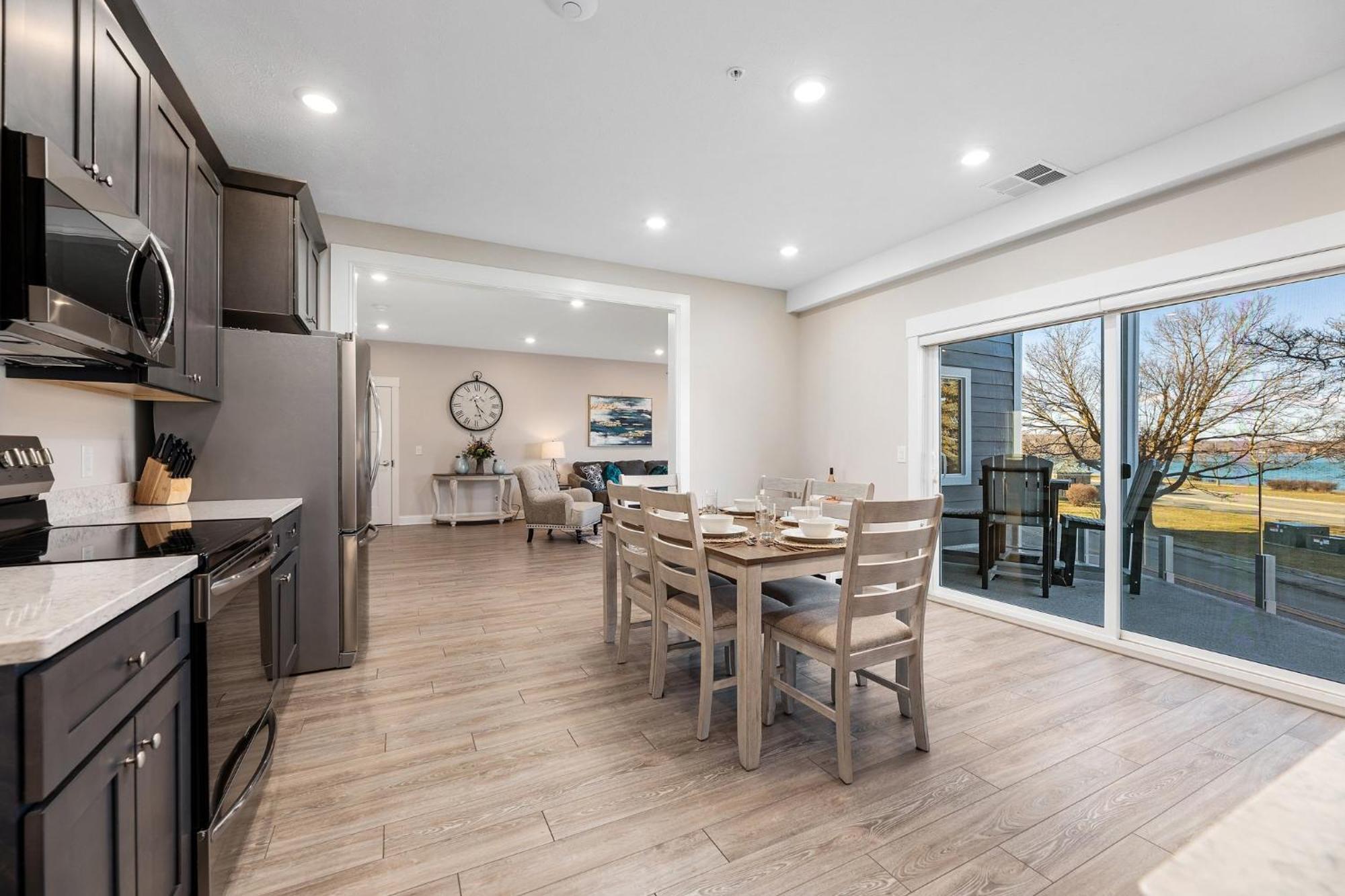 Luxury Downtown 2bdr View Penthouse Steps To 404e Traverse City