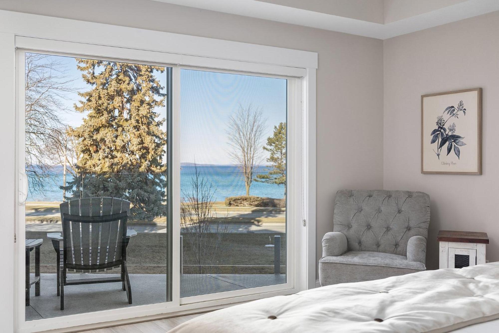 Luxury Downtown 2bdr View Penthouse Steps To 404e Traverse City