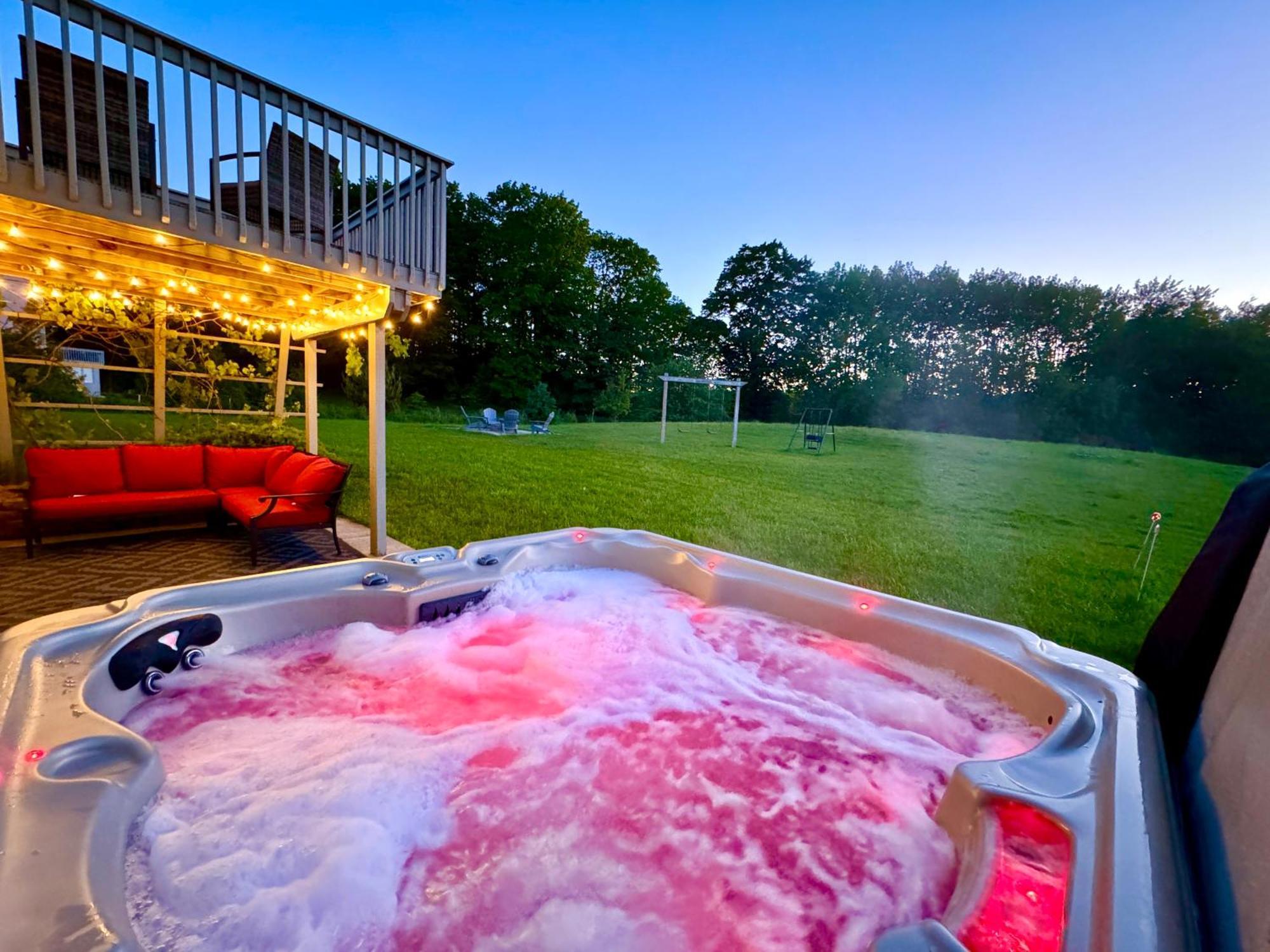 Dream Palace With Hot Tub-game Room-fire Pit-5br-3ba
