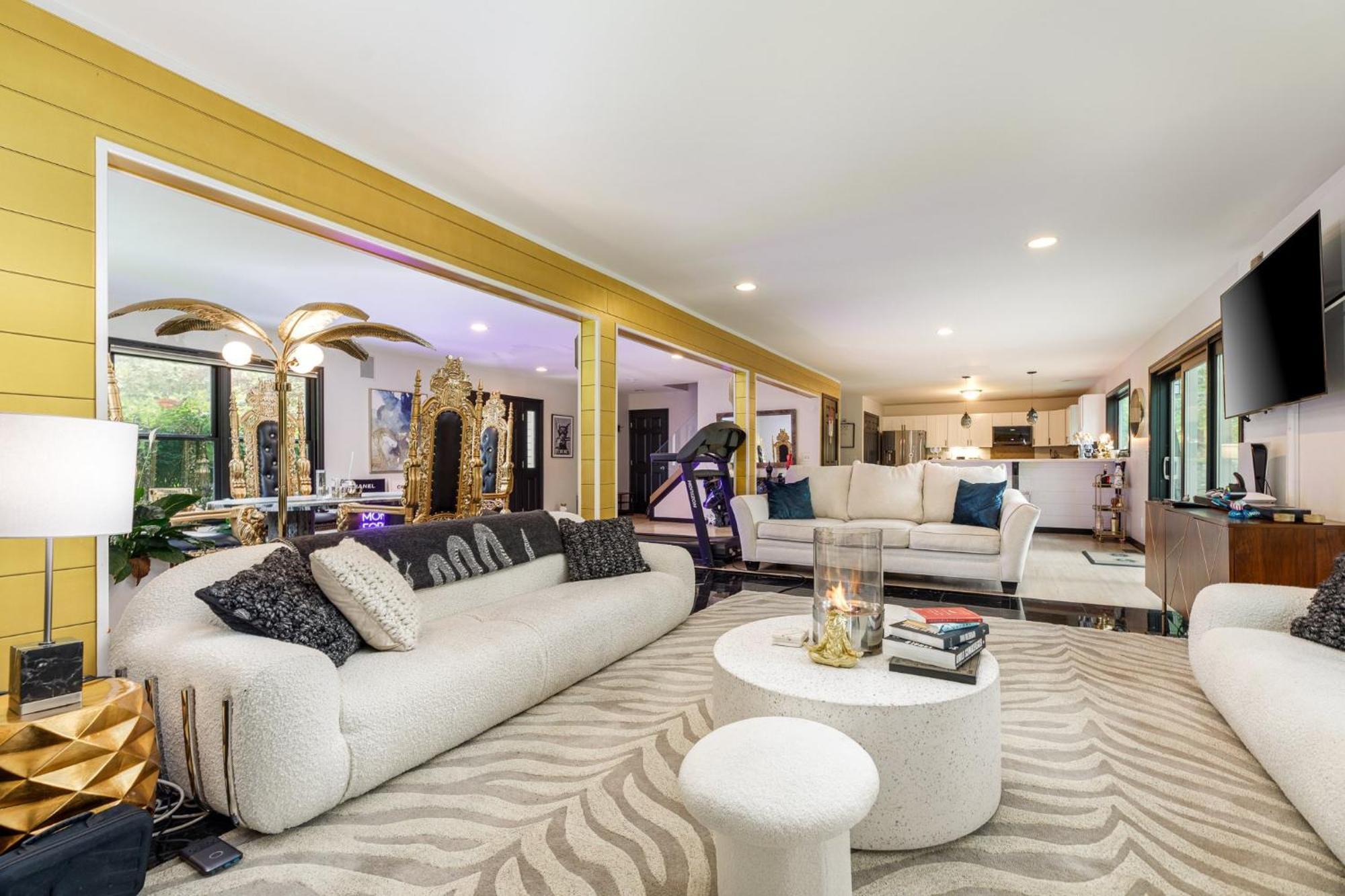 Peaceful Luxury Unique 3 Bdr With Cinema Gym And Holiday home *
