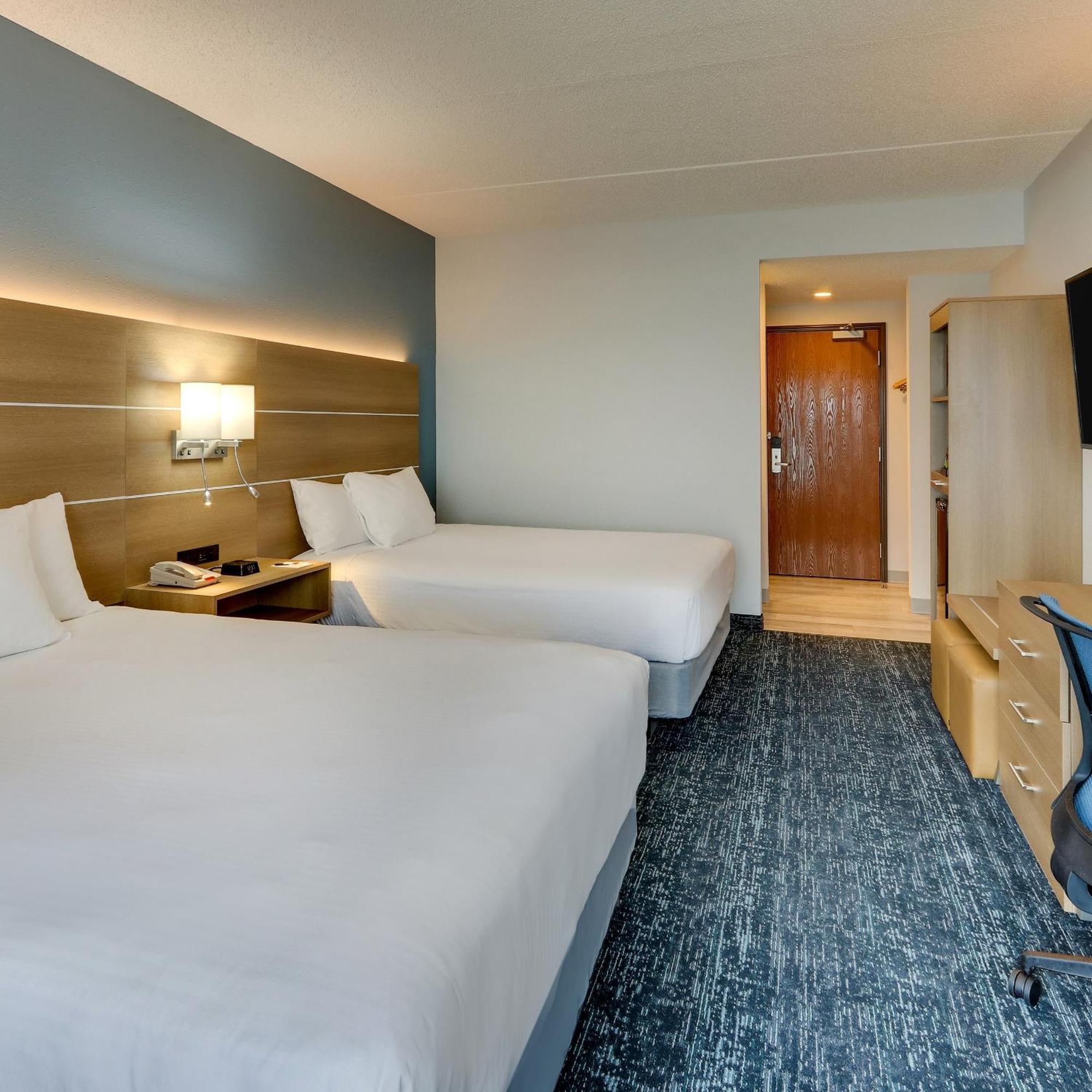 Parkshore 3*