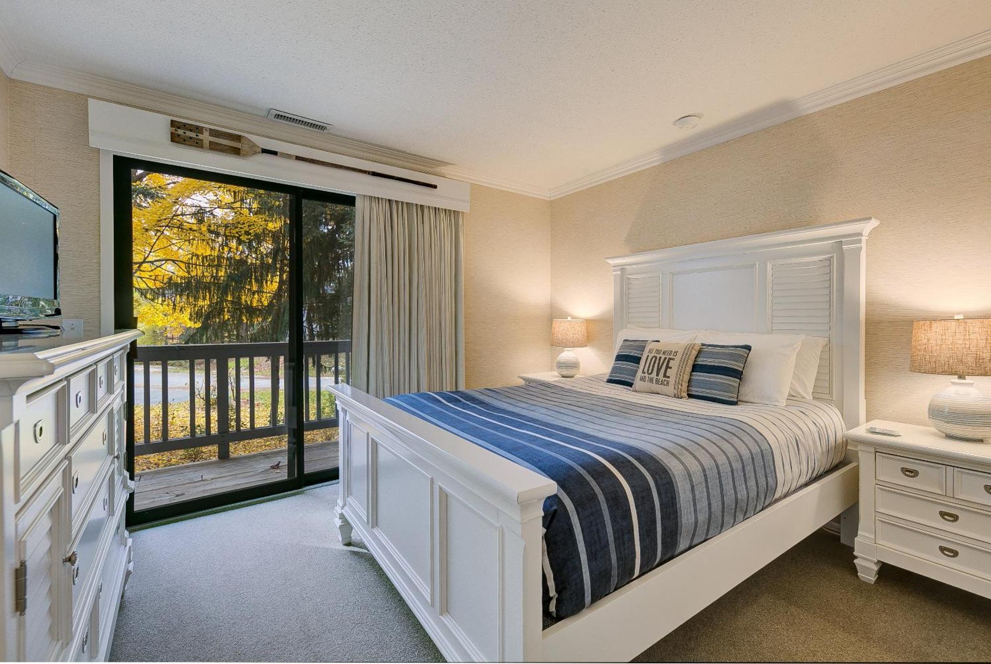 Gorgeous Grand Traverse Bay Front Apartment