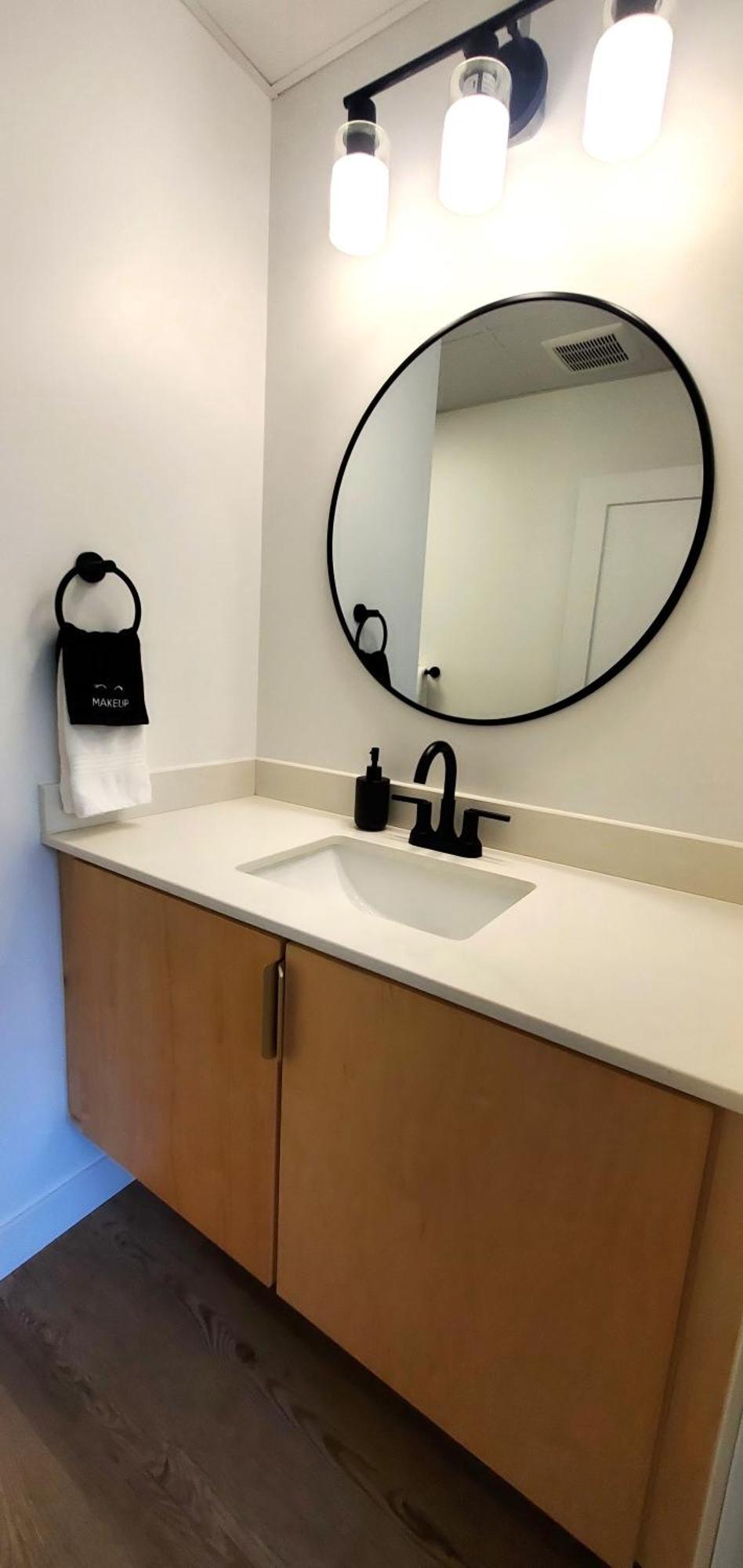 Perch With Rooftop Terrace & Hot Tubs Near Downtown Apartment