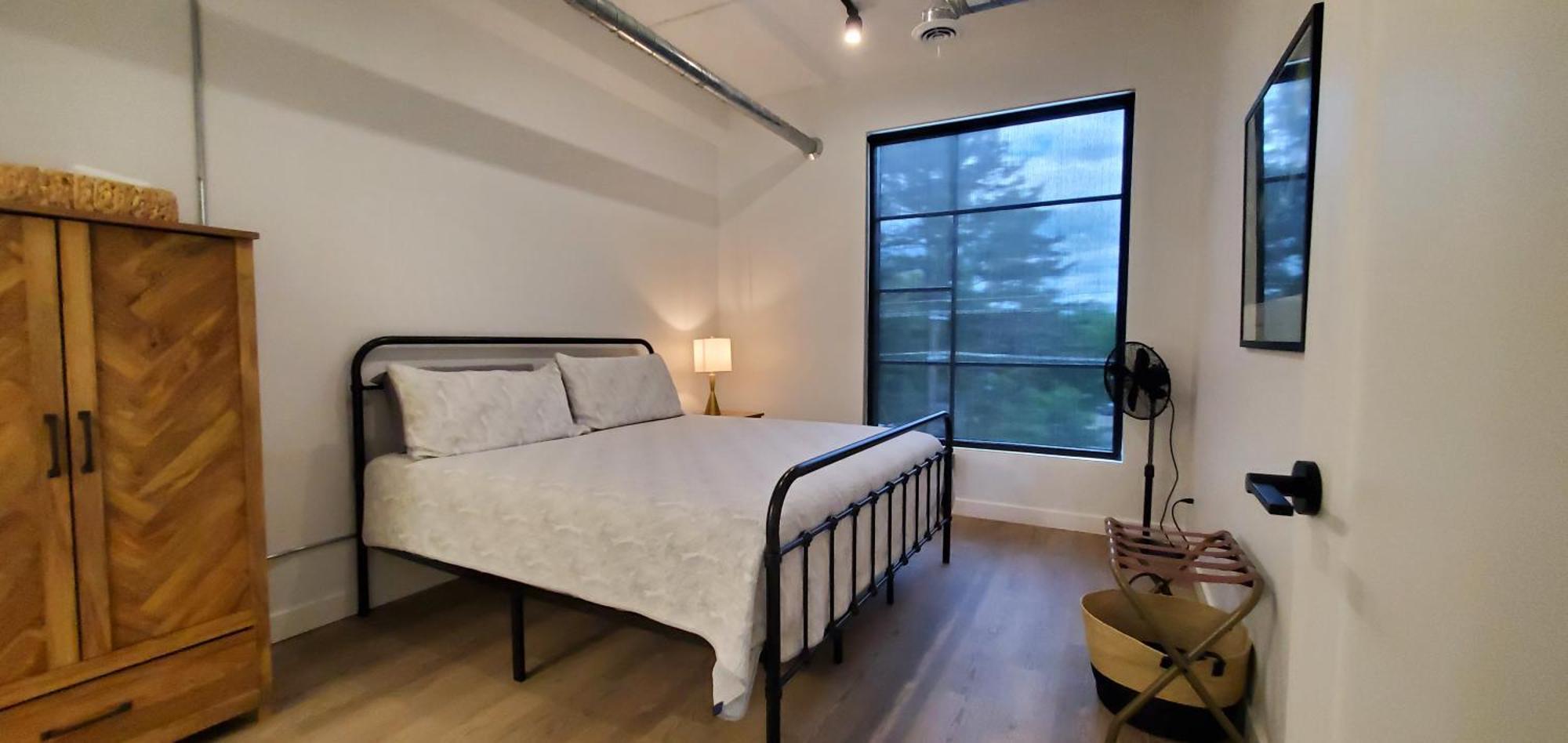 Perch With Rooftop Terrace & Hot Tubs Near Downtown *