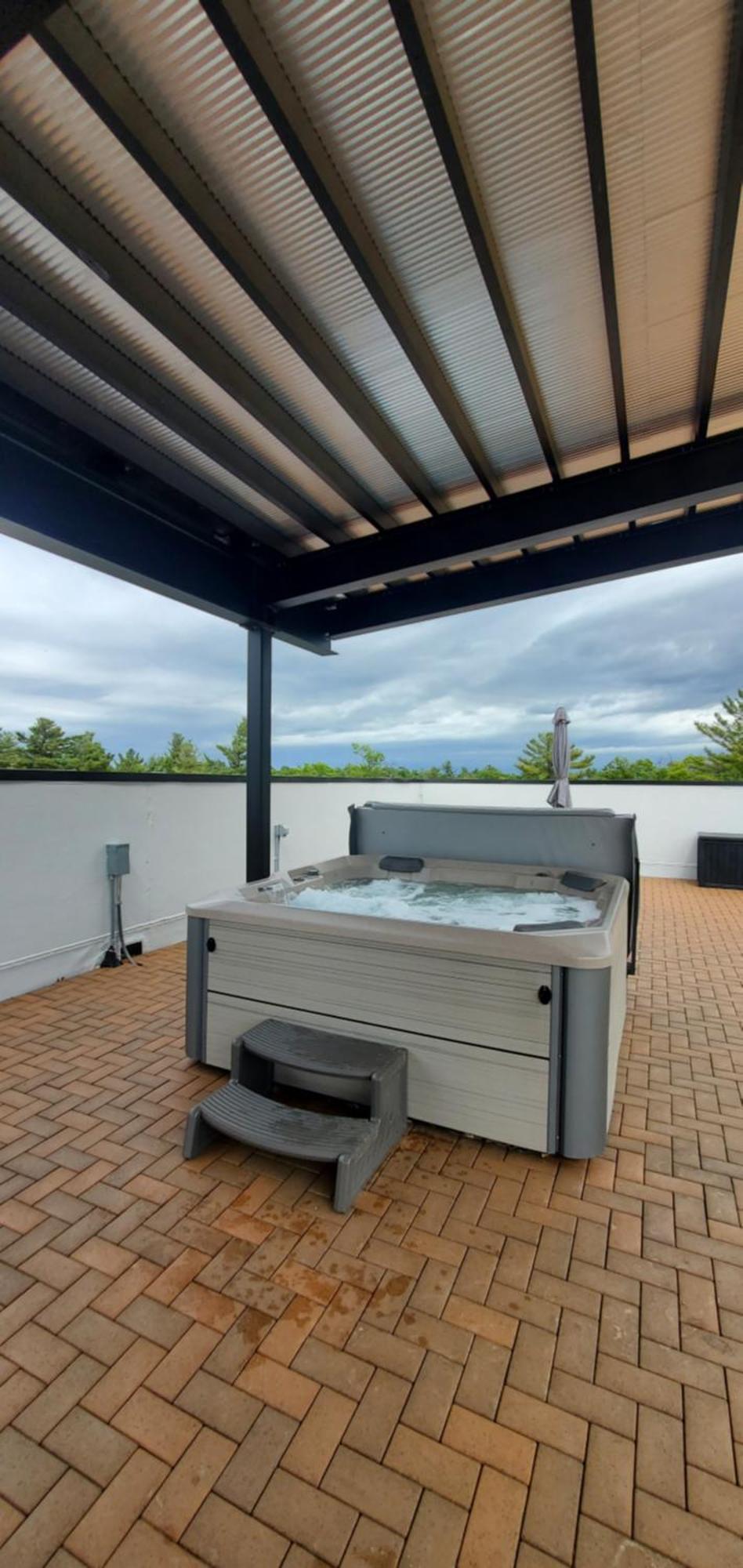 Perch With Rooftop Terrace & Hot Tubs Near Downtown * Traverse City