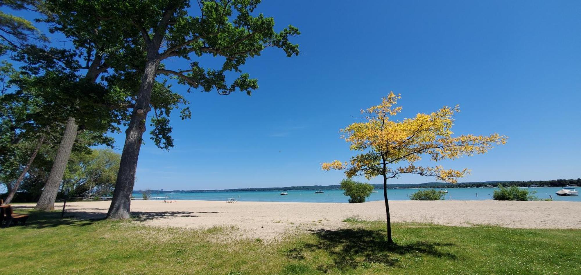 Perch With Rooftop Terrace & Hot Tubs Near Downtown * Traverse City