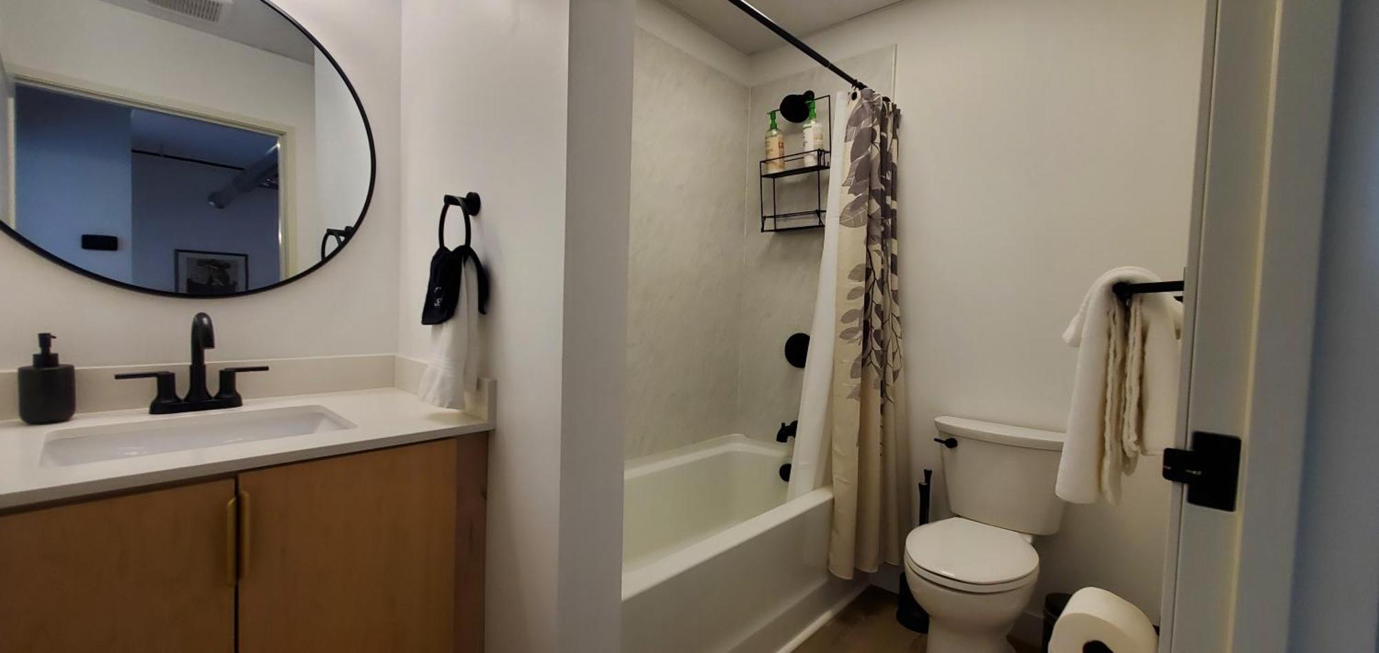 Perch With Rooftop Terrace & Hot Tubs Near Downtown