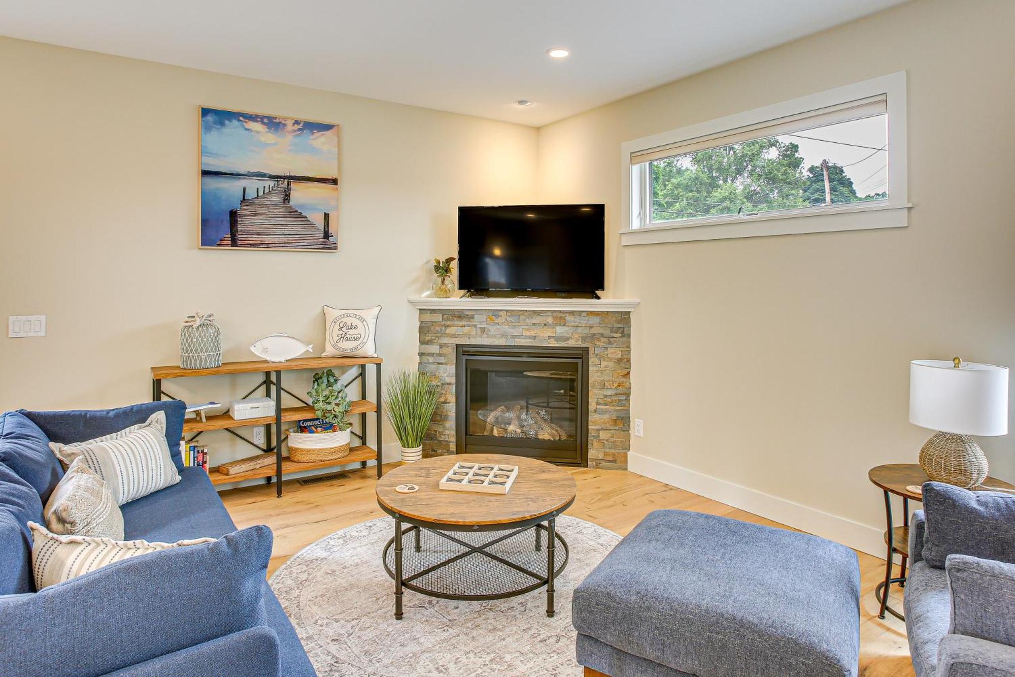 Traverse Townhome Walk To Boardman Lake! Traverse City