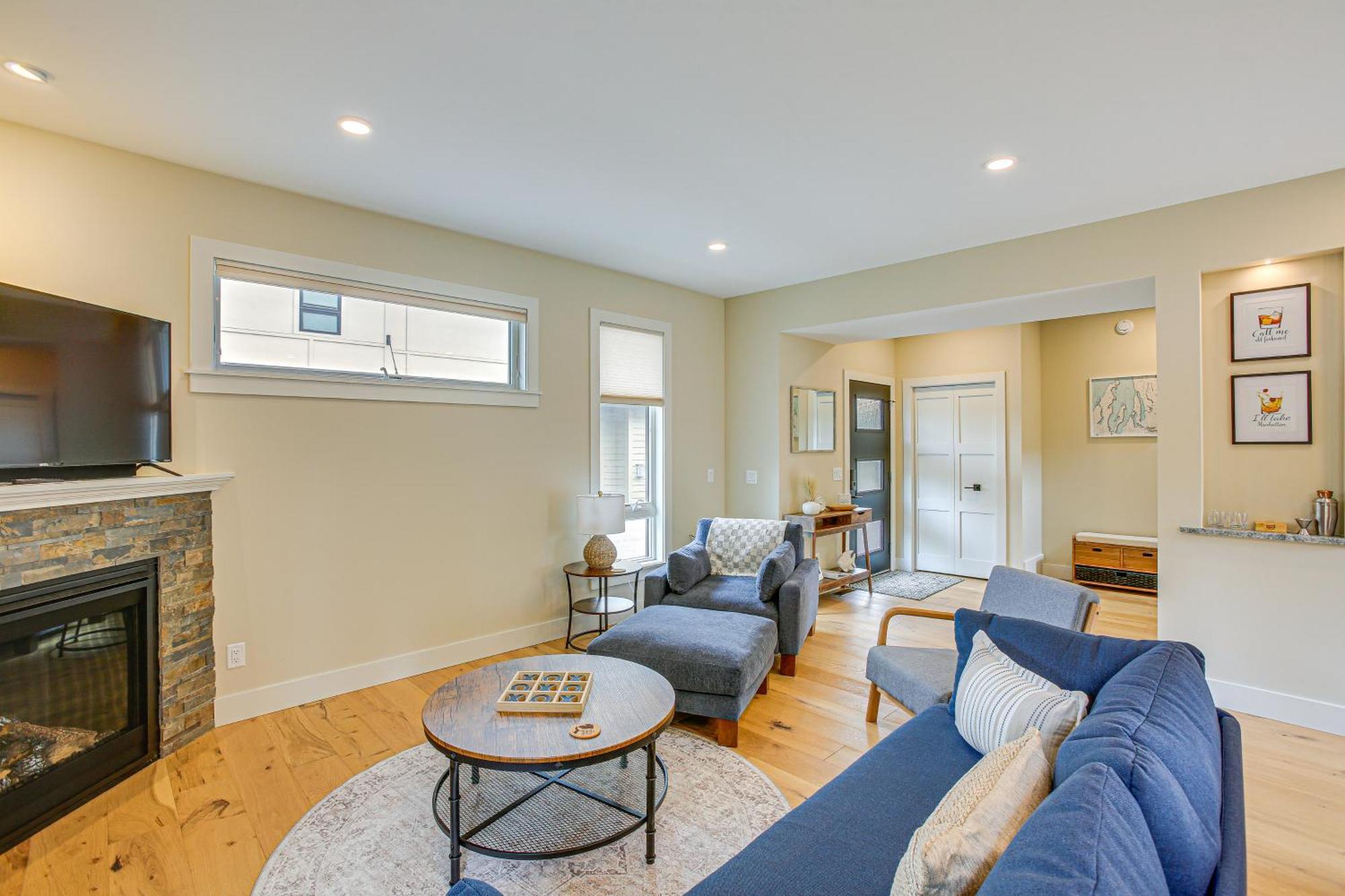 Traverse Townhome Walk To Boardman Lake! Holiday home