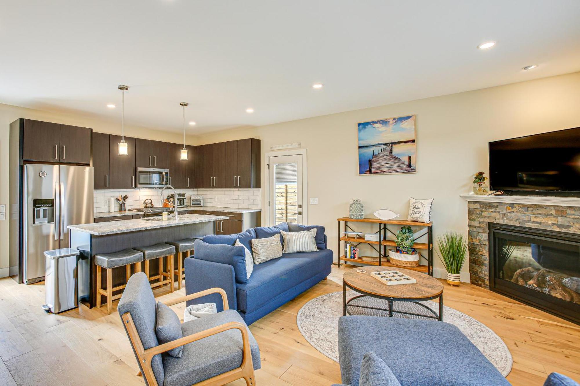 Traverse Townhome Walk To Boardman Lake! Traverse City