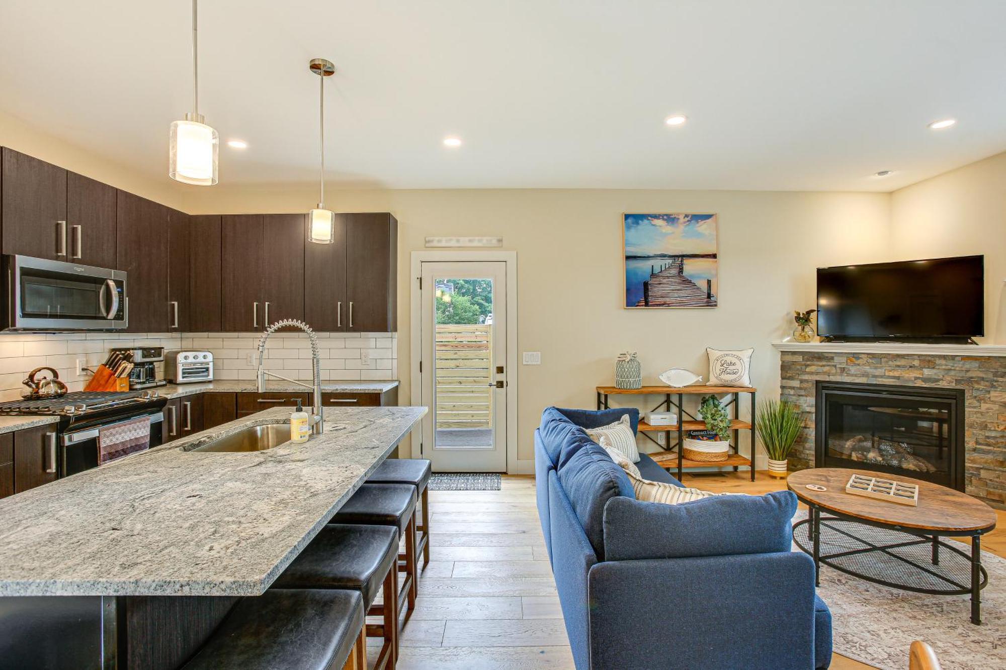 Traverse Townhome Walk To Boardman Lake! * Traverse City