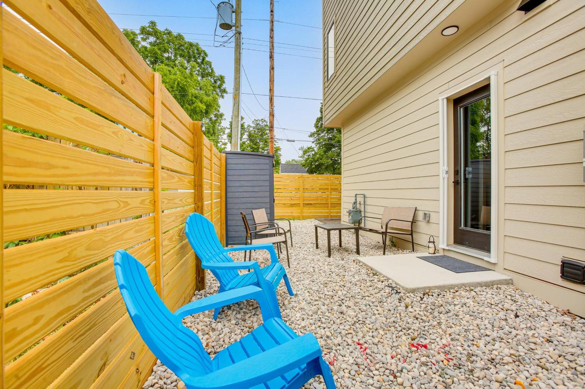 Traverse Townhome Walk To Boardman Lake!