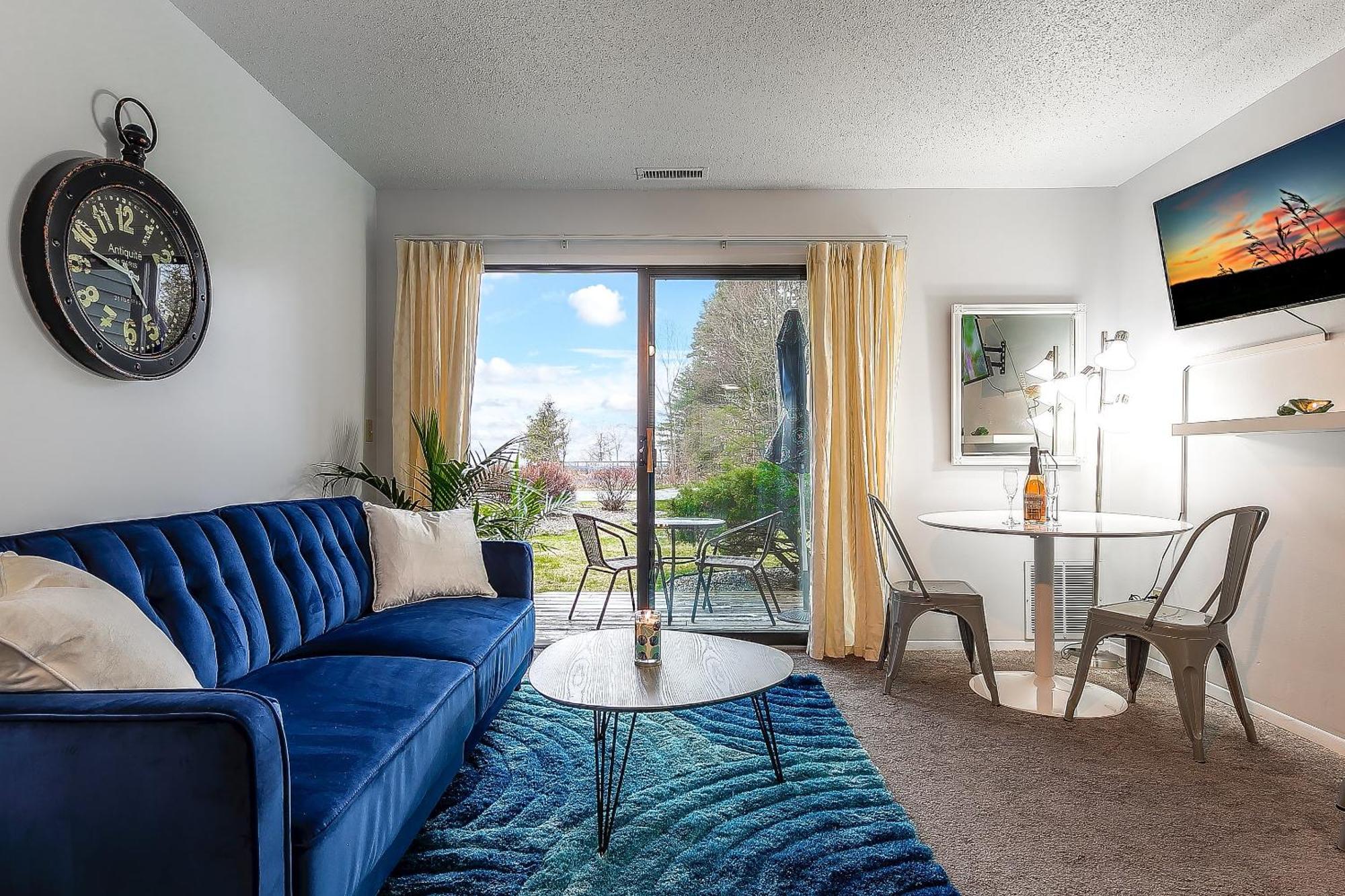 Beautiful View At The Shores Apartment