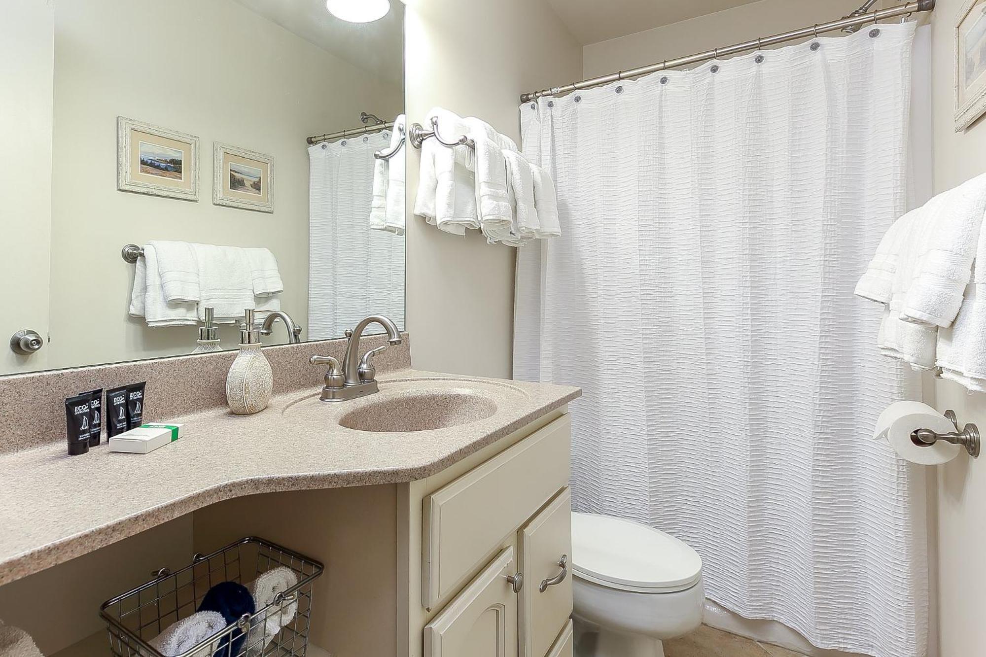 Beautiful 2 Bedroom Lakeside At The Shores Apartment Traverse City
