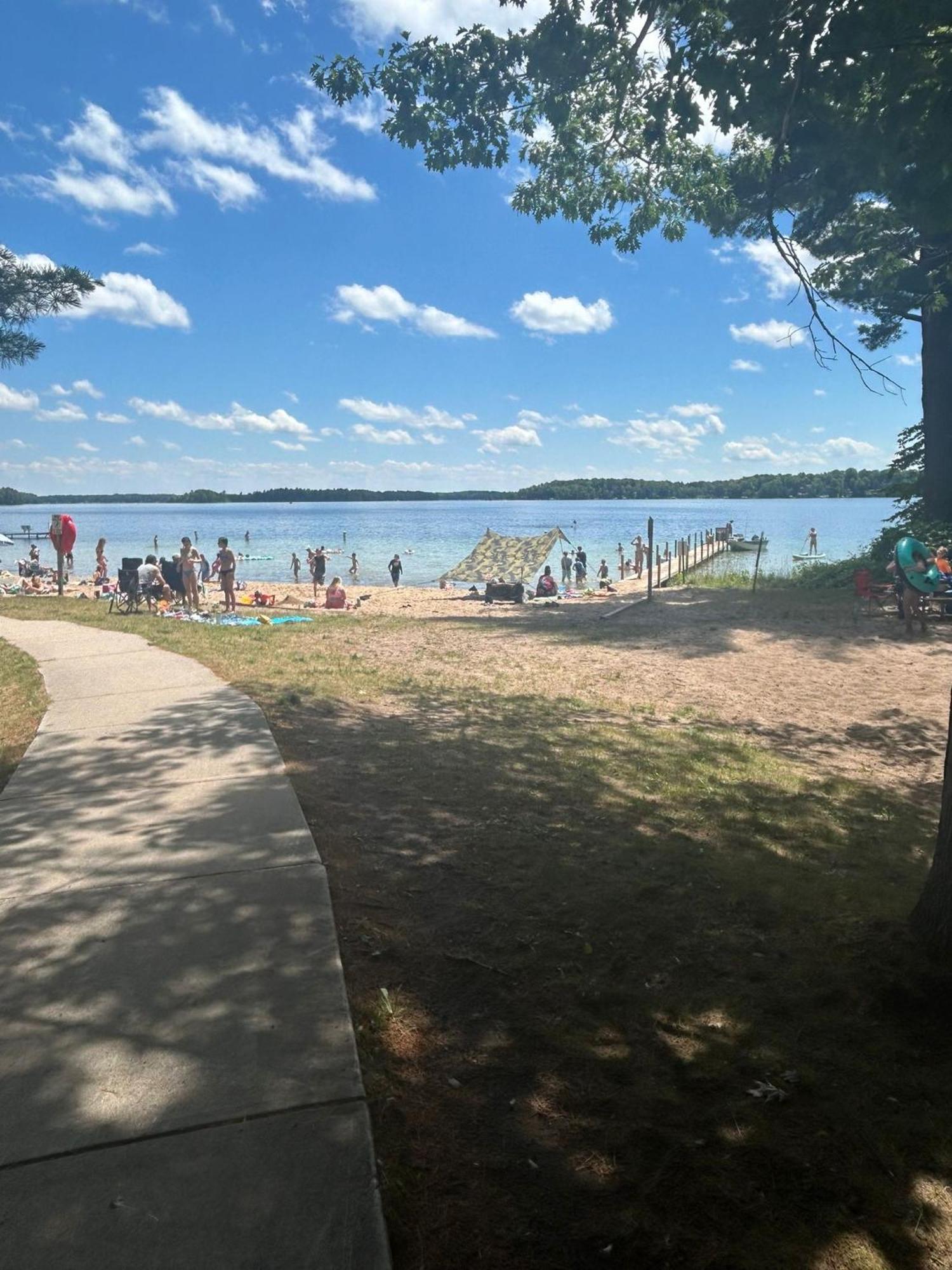 Bass Retreat- Lakeview W 5 Bedrooms, Hot Tub, Game Room, Pets Holiday home Traverse City