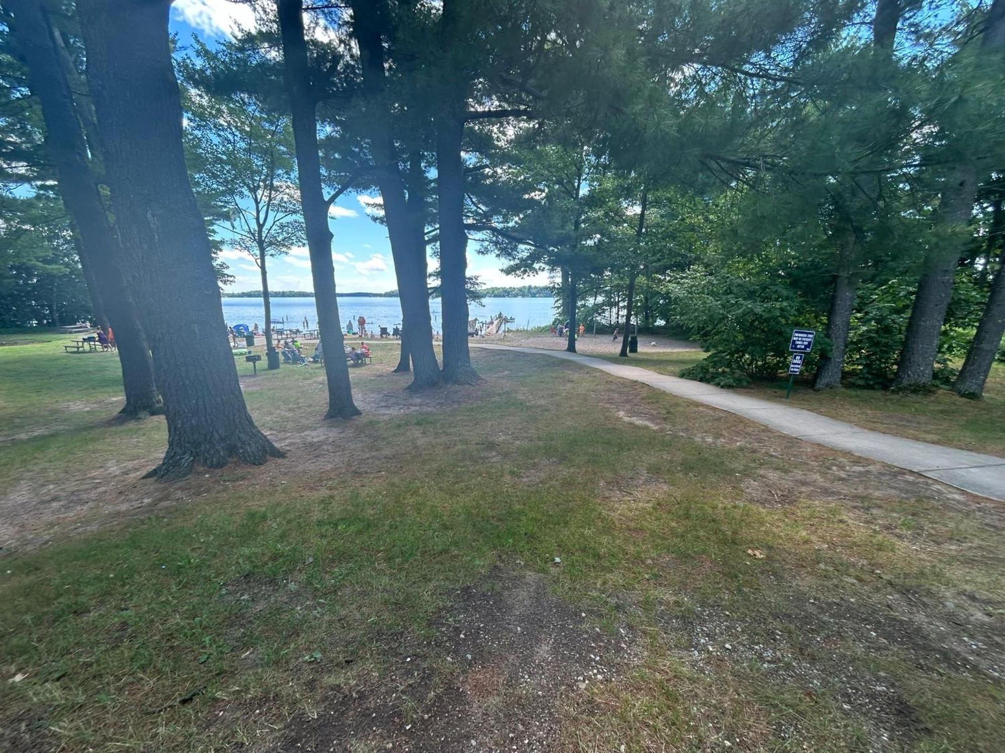 Bass Retreat- Lakeview W 5 Bedrooms, Hot Tub, Game Room, Pets Holiday home