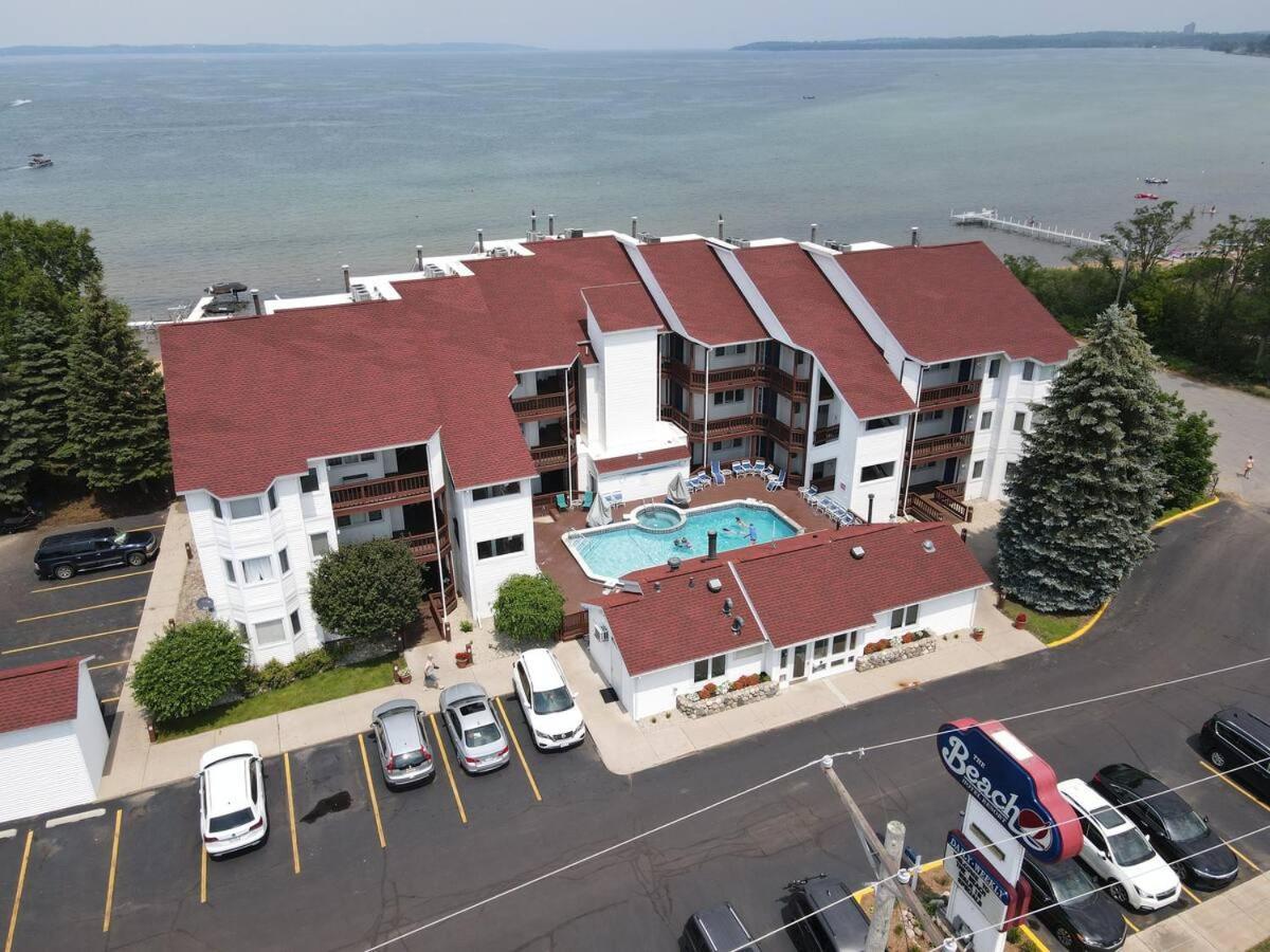 Surreal Views #328 Pool Ac Hot Tub Holiday home *