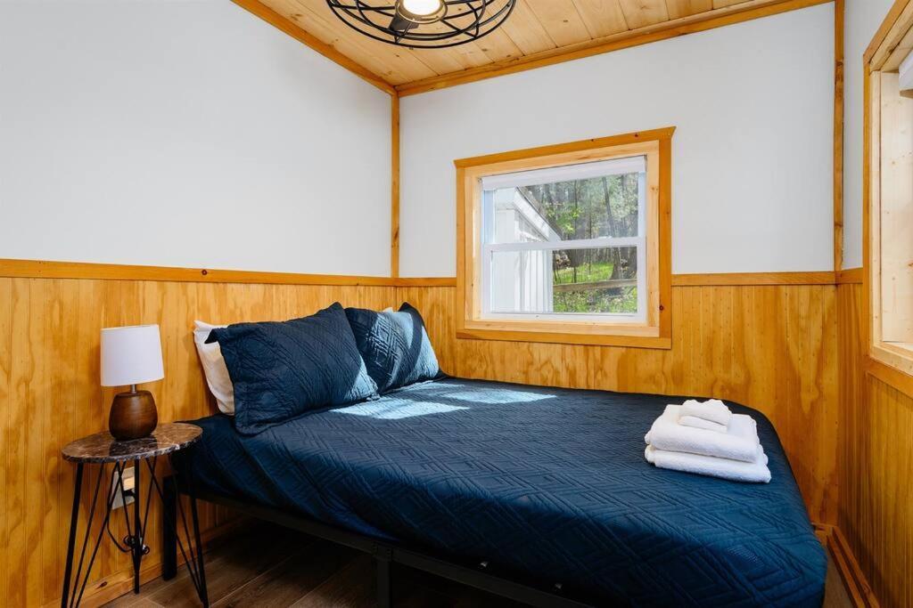 Fishing-arbutus Lake-pontoon Rental-family Friendly *
