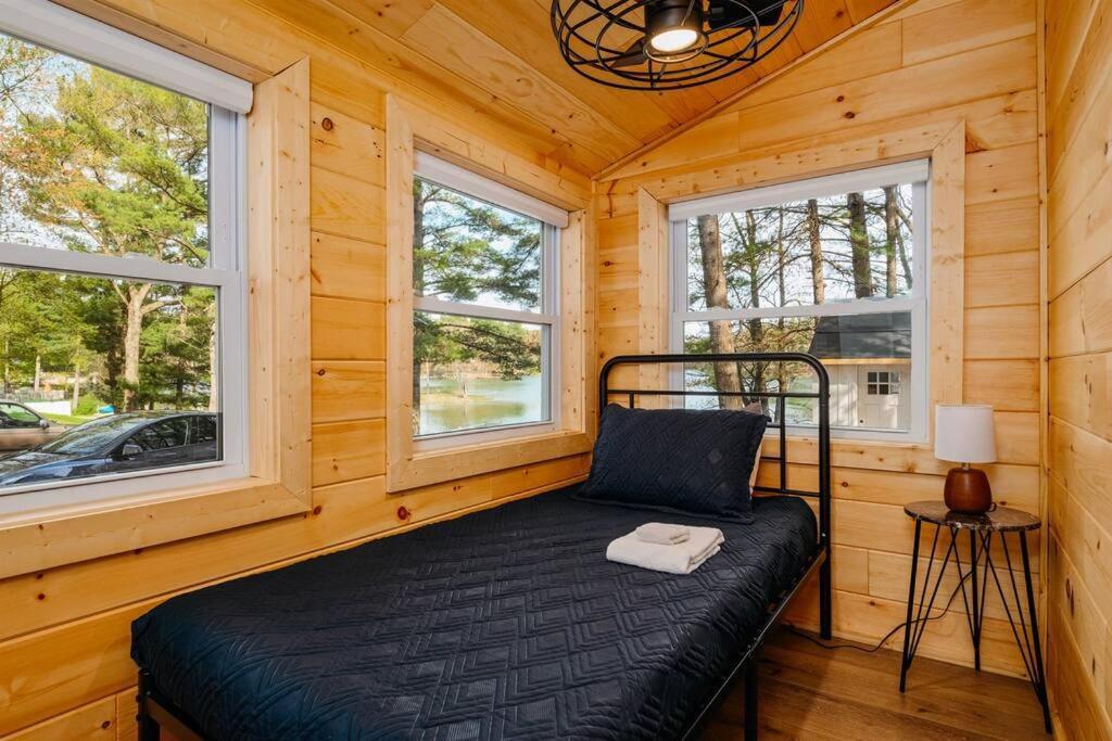 Fishing-arbutus Lake-pontoon Rental-family Friendly Holiday home *