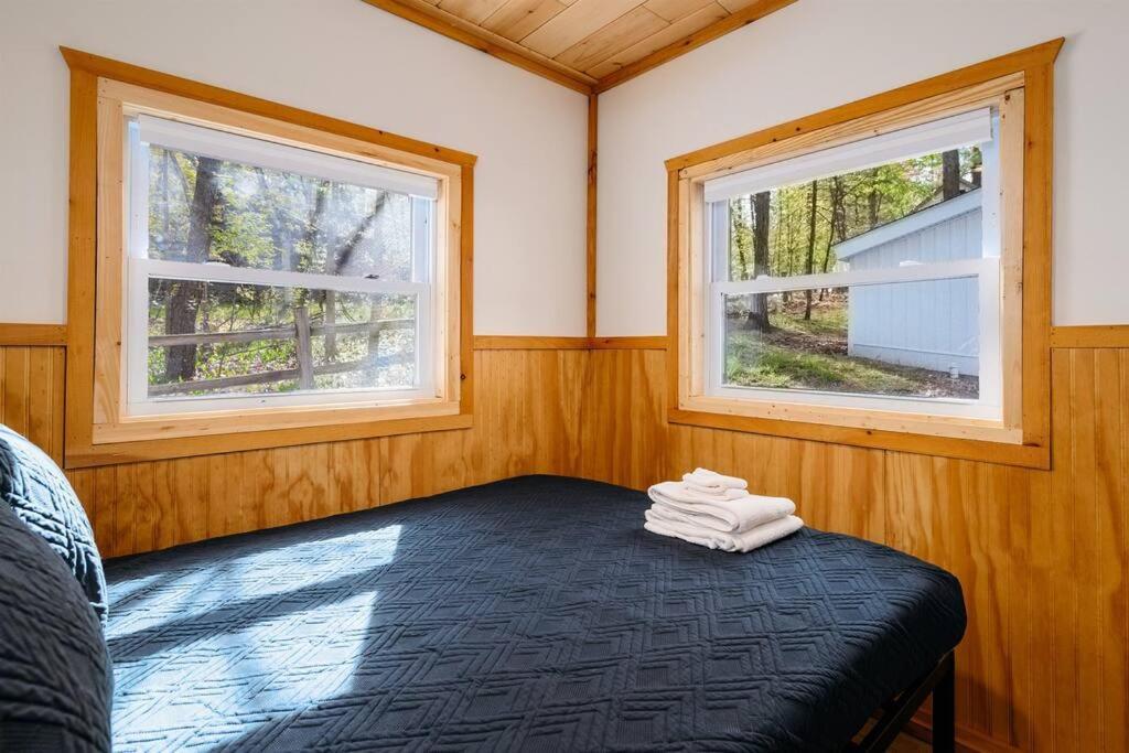 Fishing-arbutus Lake-pontoon Rental-family Friendly Holiday home