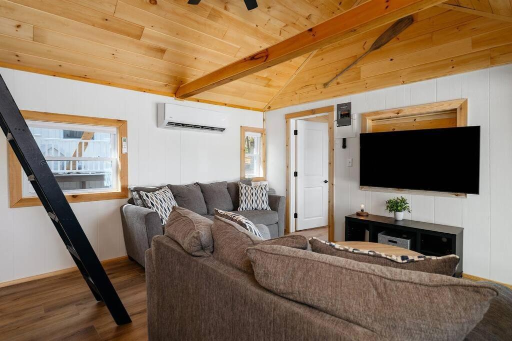Holiday home Fishing-arbutus Lake-pontoon Rental-family Friendly