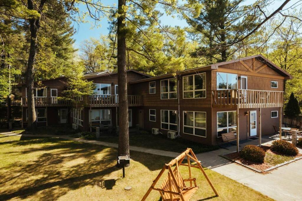Lakefront Retreat-pontoon & Sup Traverse City