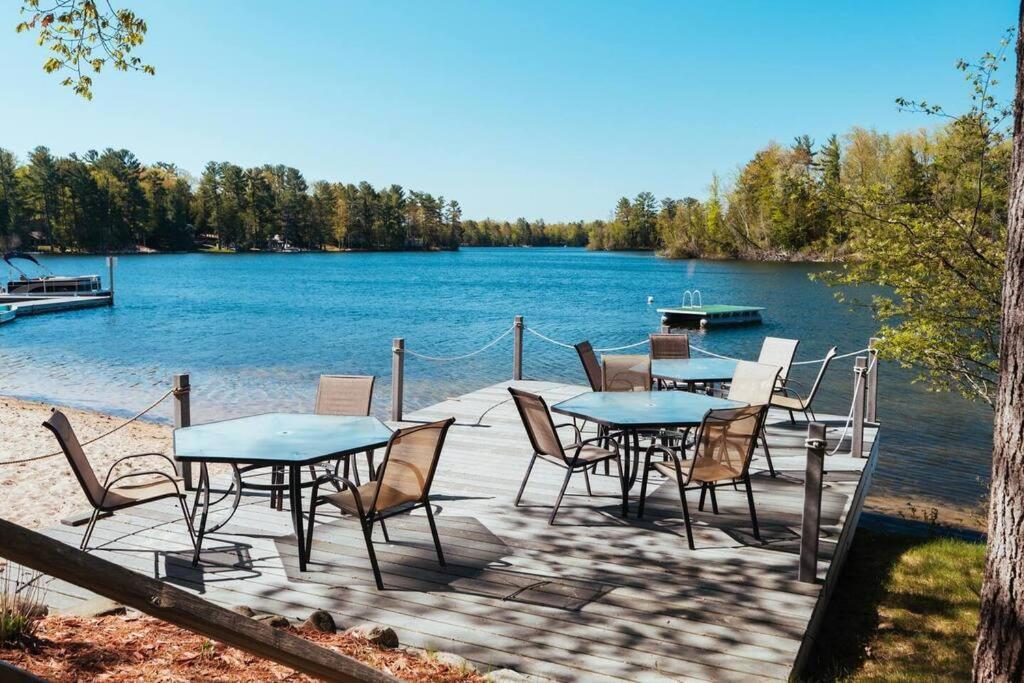 Lakefront Retreat-pontoon & Sup Holiday home