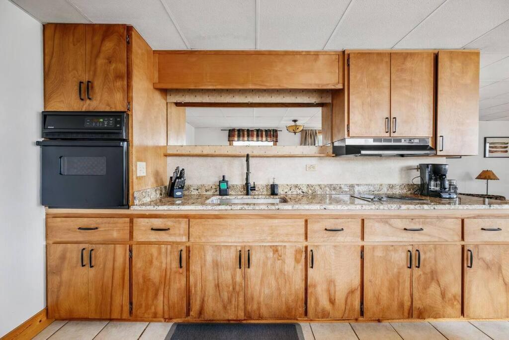 Lakefront Retreat-pontoon & Sup *
