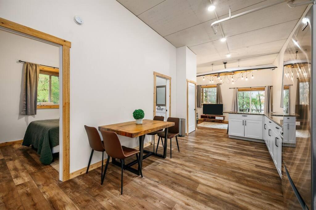 Holiday home Modern Lakeside With Pontoon & Sup
