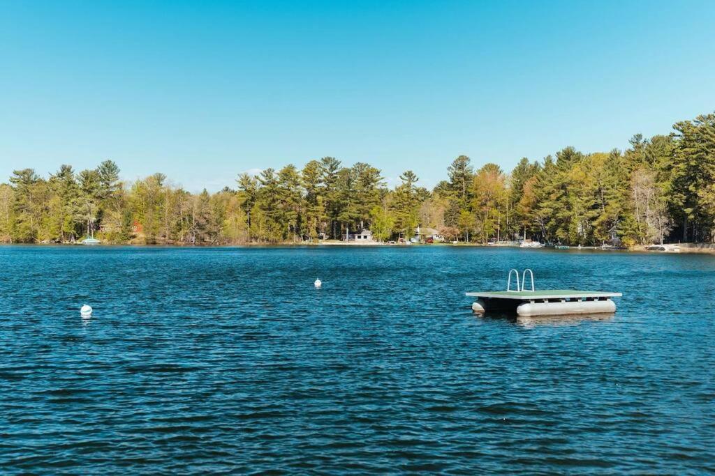 Modern Lakeside With Pontoon & Sup Holiday home *