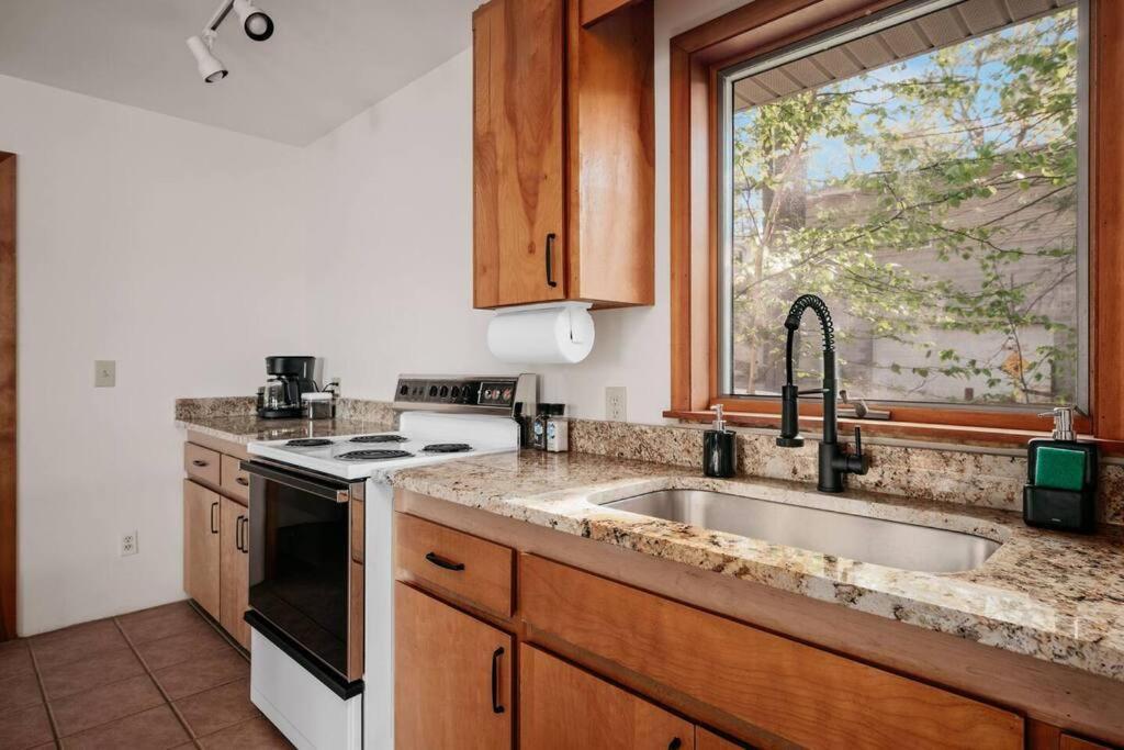 Tc With Pontoon & Sup - Sleeps 6! Holiday home Traverse City