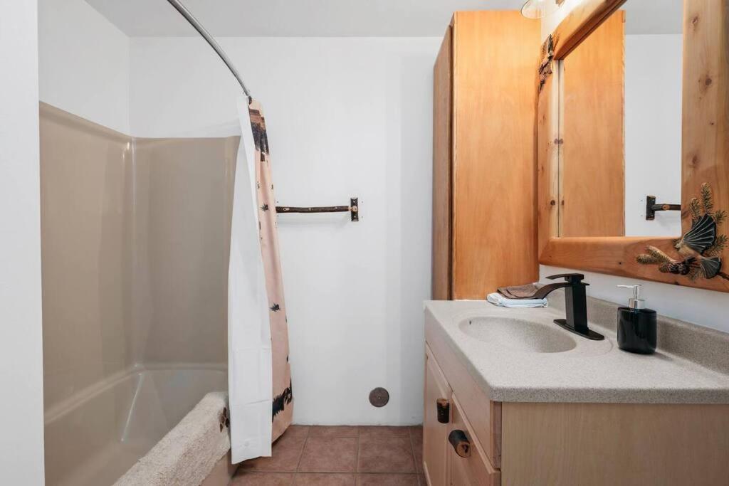 Tc With Pontoon & Sup - Sleeps 6! Holiday home Traverse City