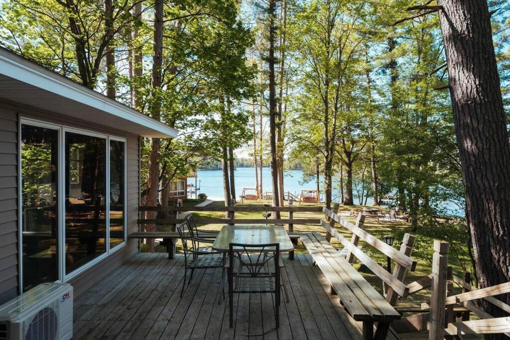 Tc With Pontoon & Sup - Sleeps 6! * Traverse City