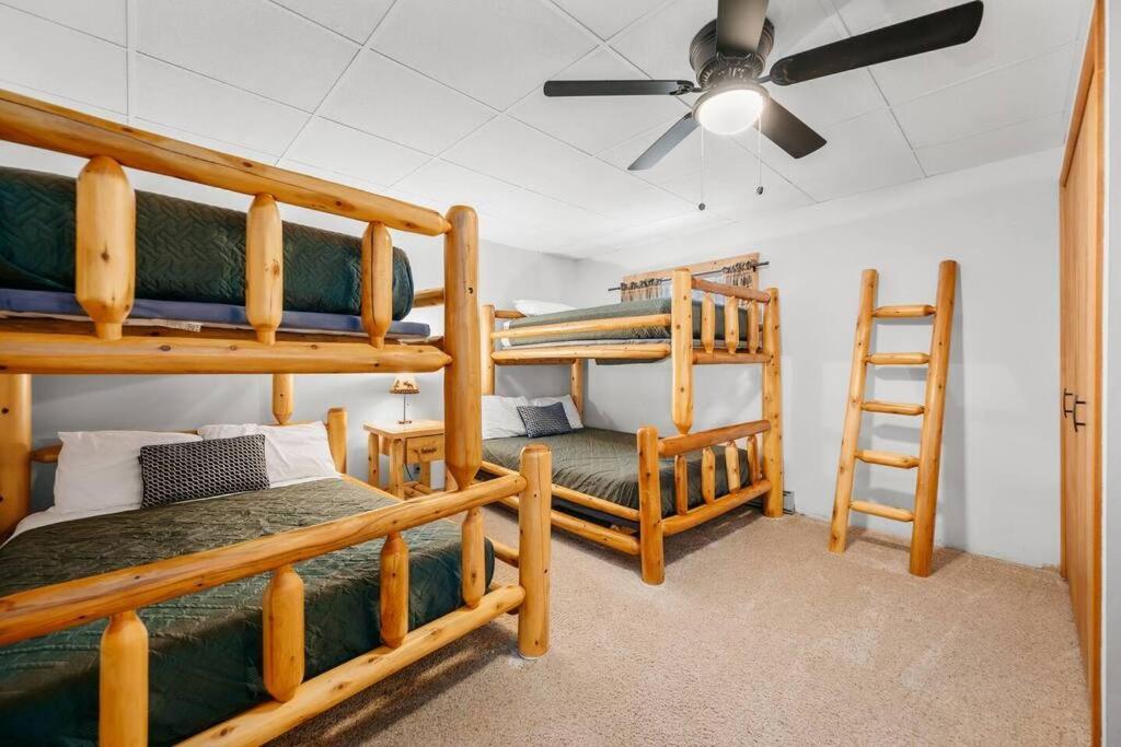 Holiday home Family Escape - Pontoon Available! *