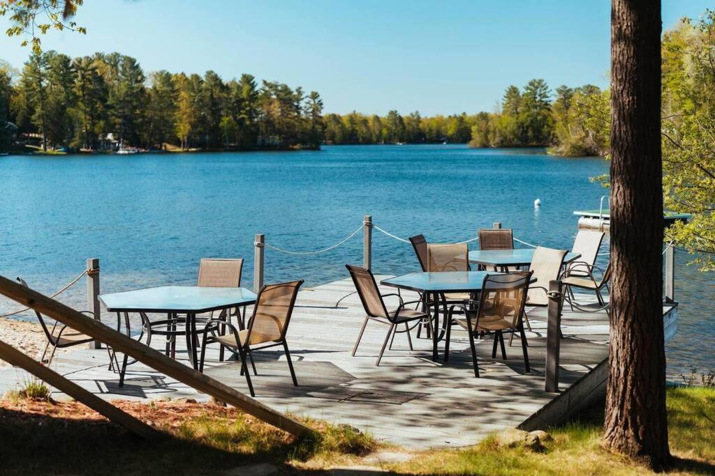 Holiday home Family Escape - Pontoon Available!