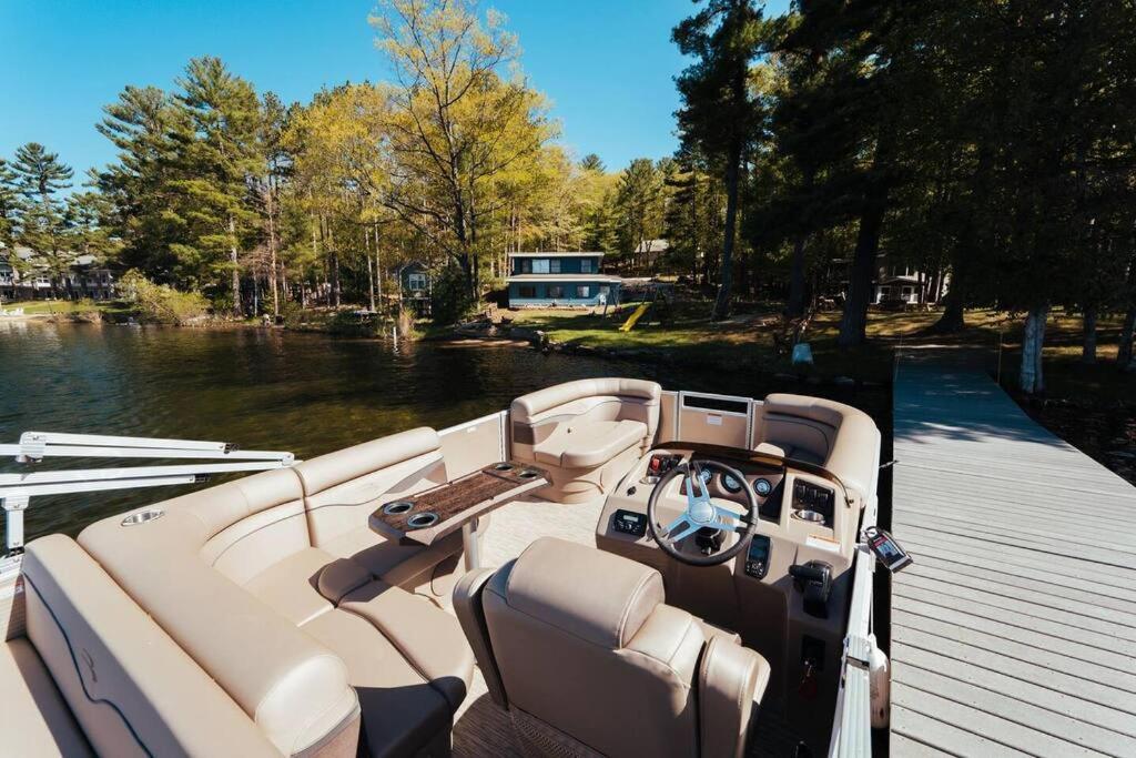 Family Escape - Pontoon Available! Holiday home