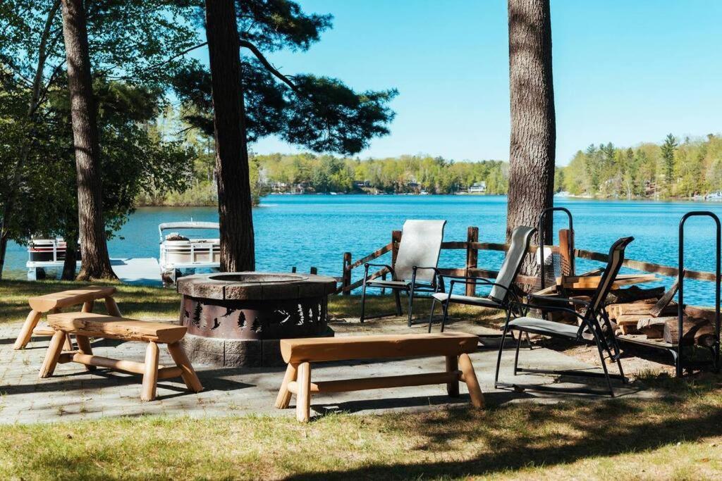 Holiday home Family Escape - Pontoon Available! *