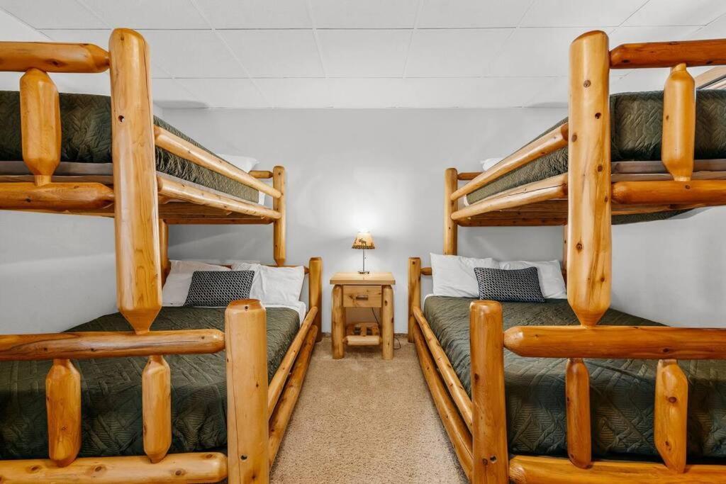 Family Escape - Pontoon Available! Holiday home Traverse City