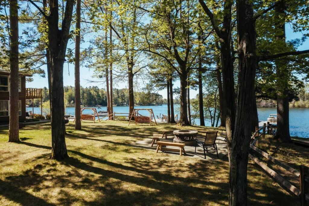Holiday home Family Escape - Pontoon Available!