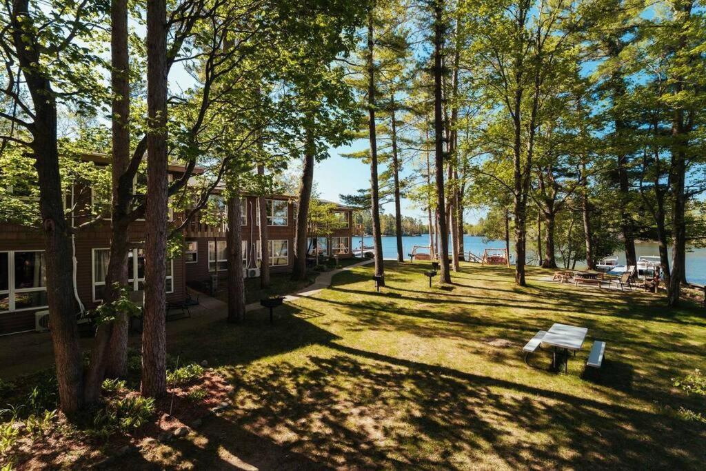 Lakeside By Tc-pontoon Rentals-sandy Holiday home