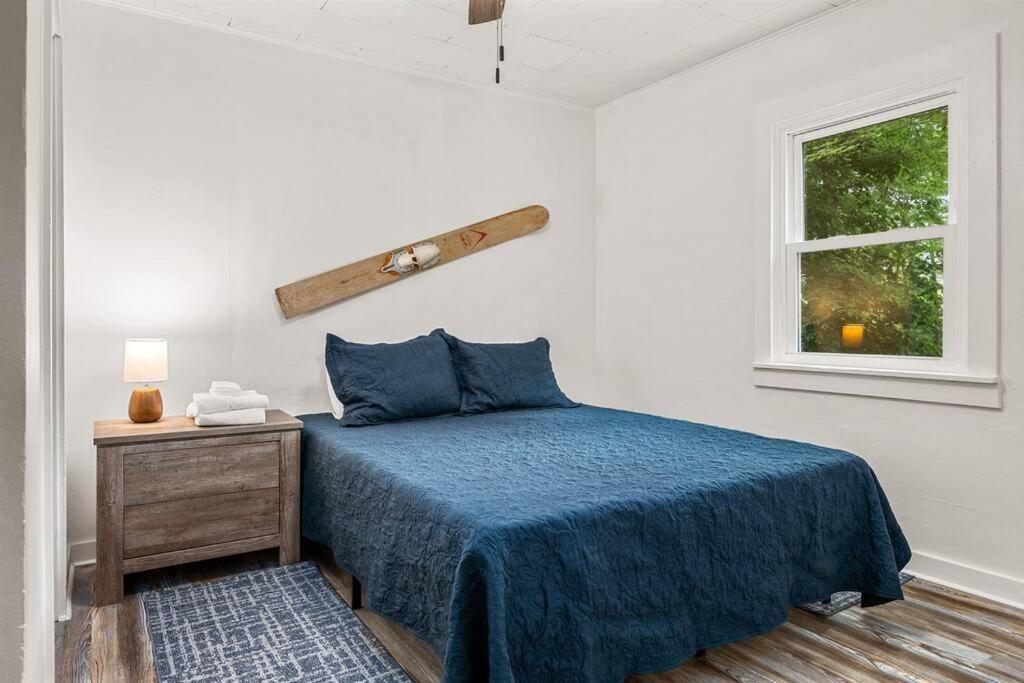 Spacious 3 Bedroom On Arbutus Holiday home