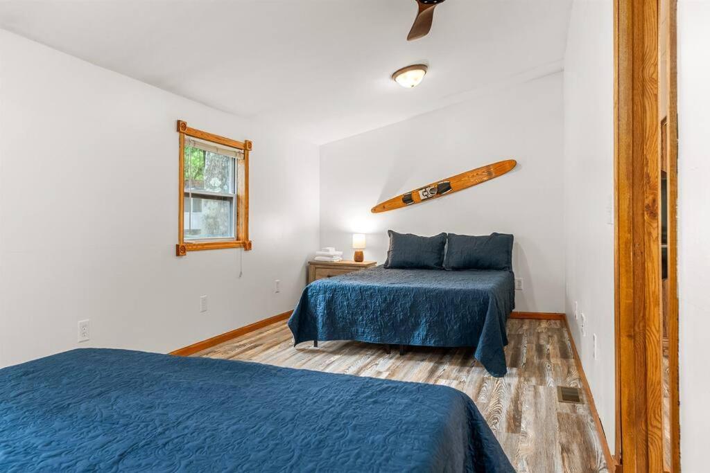 Spacious 3 Bedroom On Arbutus