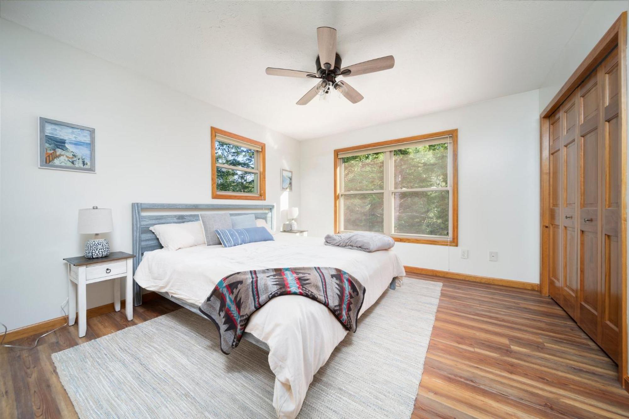 Holiday home Firefly Lodge! Boardman River! Hot Tub! Woodstove! *