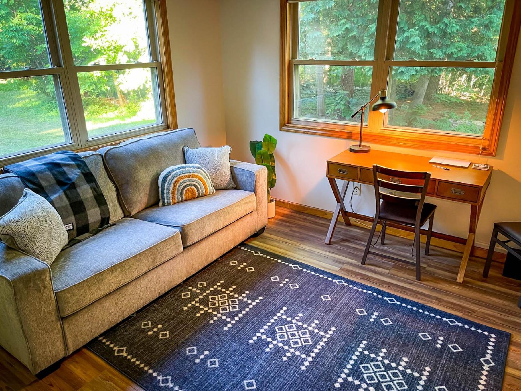 Firefly Lodge! Boardman River! Hot Tub! Woodstove! *